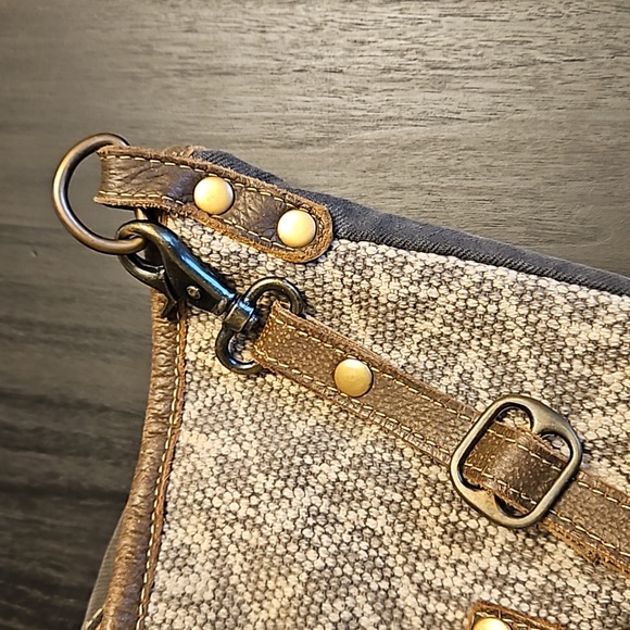 Myra Crossbody Western Bag - Picture 10 of 13